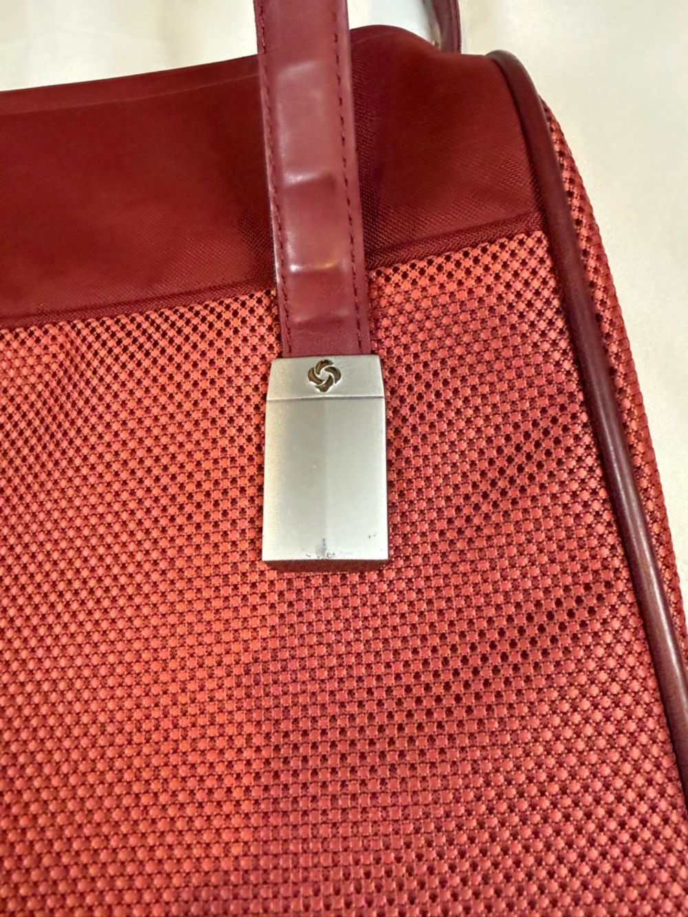 Samsonite - Red Weekender Carry-On - Picture 3 of 11